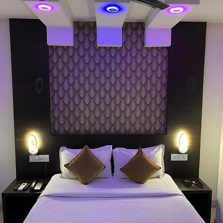 העיר בנגלור The Porch Inn Hotel/Service Apartments מראה חיצוני תמונה