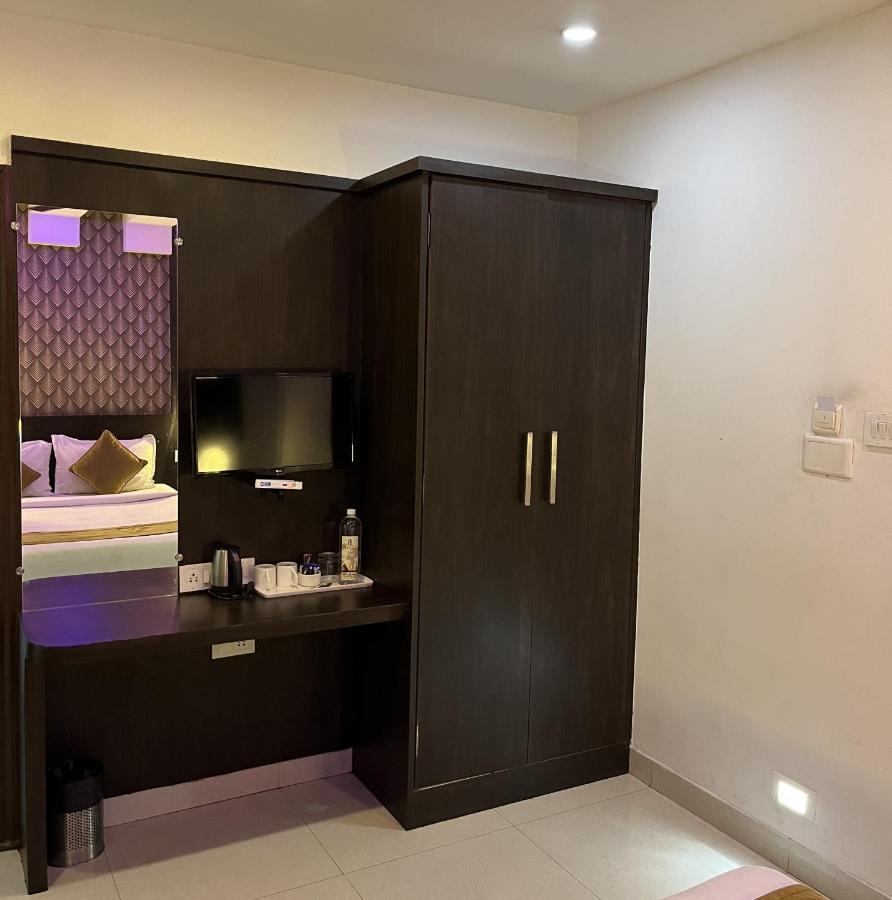 העיר בנגלור The Porch Inn Hotel/Service Apartments מראה חיצוני תמונה