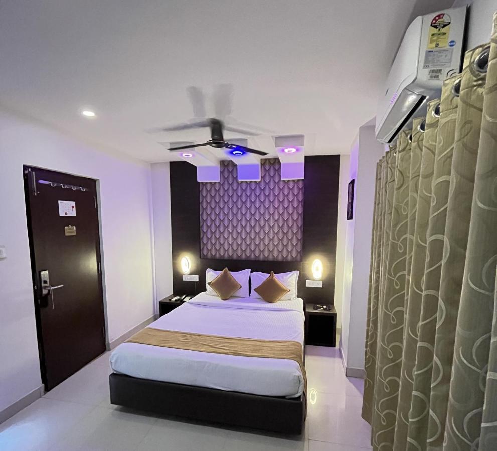 העיר בנגלור The Porch Inn Hotel/Service Apartments מראה חיצוני תמונה