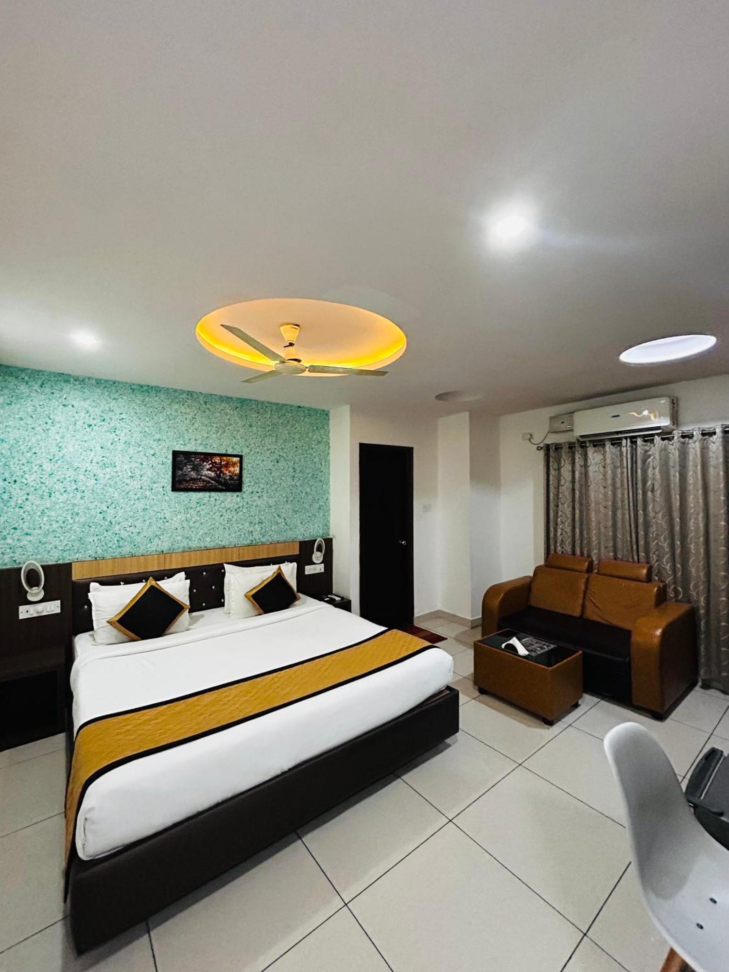העיר בנגלור The Porch Inn Hotel/Service Apartments מראה חיצוני תמונה