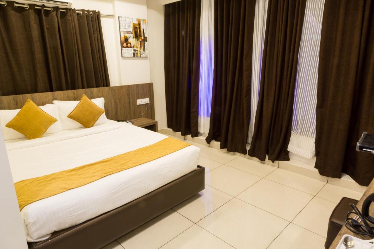 העיר בנגלור The Porch Inn Hotel/Service Apartments מראה חיצוני תמונה